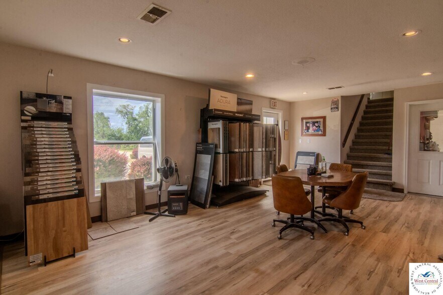 More Photos Of 8559 MO-13, Clinton Flex For Sale