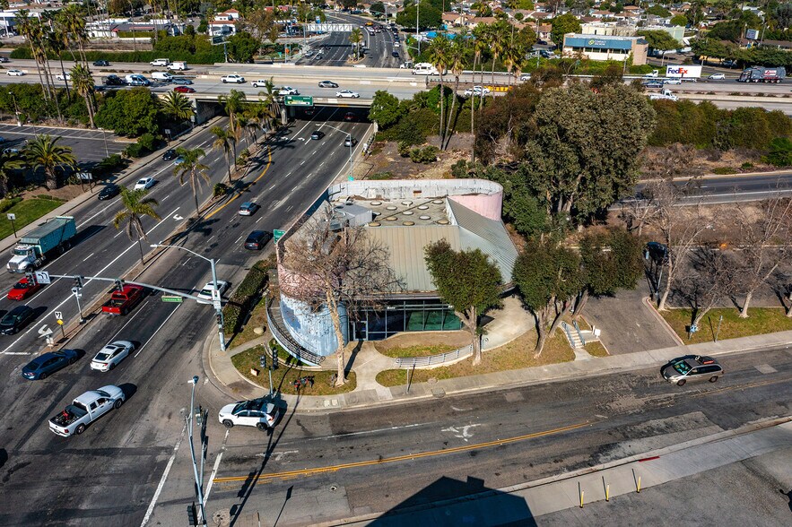 More Photos Of 5801 Valentine Rd, Ventura Freestanding For Lease