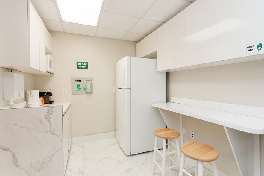 More Photos Of 1911 Harrison St, Hollywood Medical For Lease
