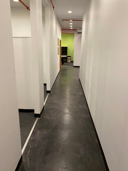 More Photos Of 1501 Iron St, North Kansas City Warehouse For Lease