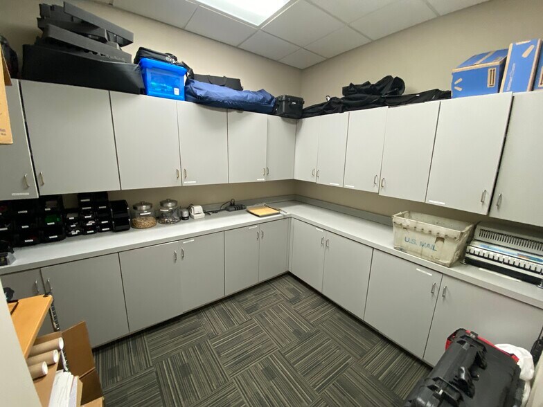 More Photos Of 2 N College Ave, Fayetteville Office For Lease