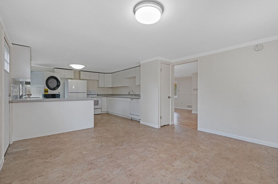 More Photos Of 1776 Jay St, Lakewood Apartments For Sale