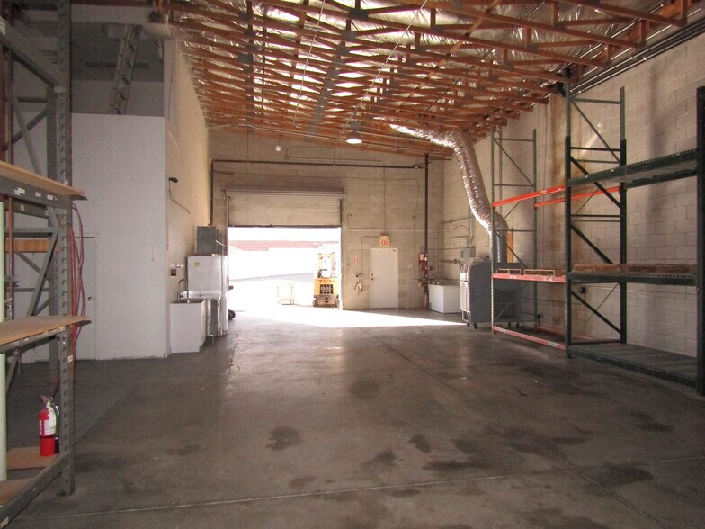 More Photos Of 209 E Brooks Ave, North Las Vegas Distribution For Lease