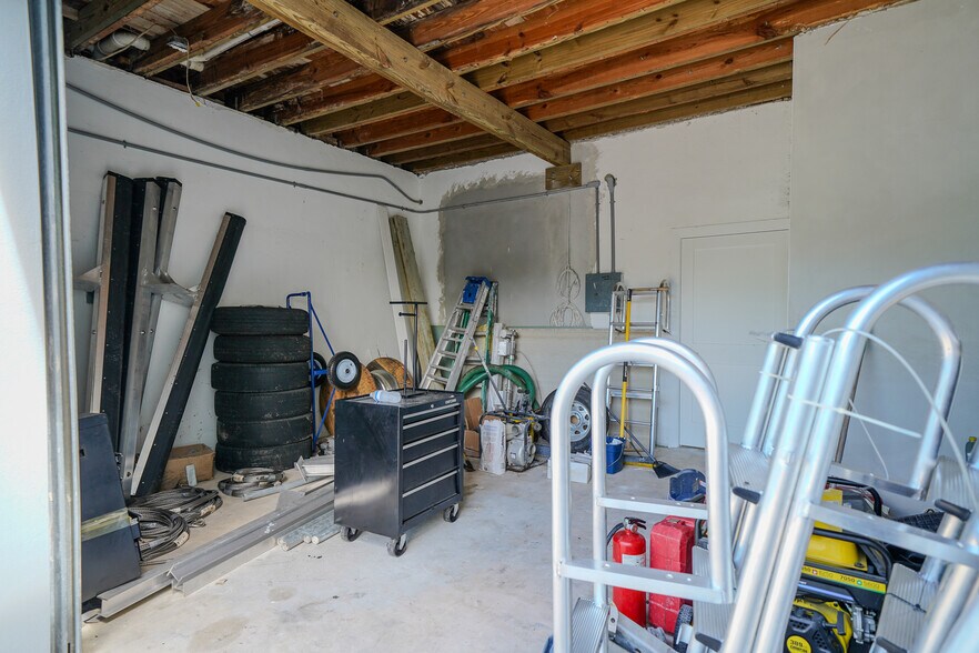More Photos Of 131-135 Ellis Dr, Tavernier Storefront Retail Residential For Sale