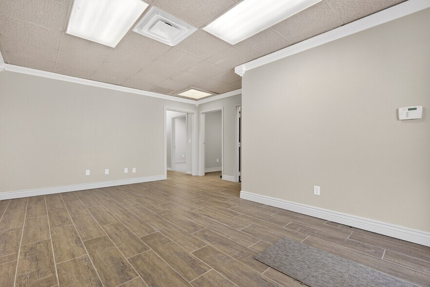 More Photos Of 800 W Rock Creek Rd, Norman Office For Lease