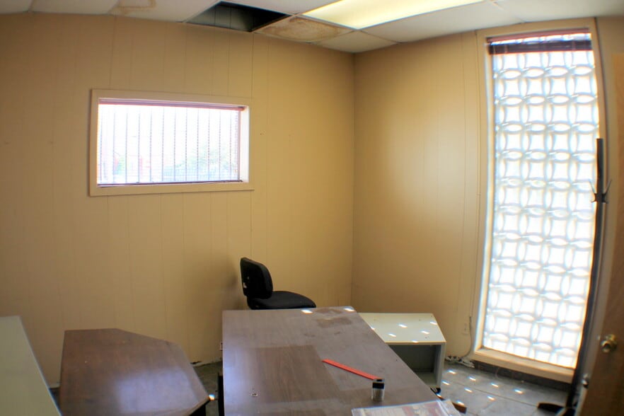 More Photos Of 5517 Dorbrandt St, Houston Warehouse For Sale