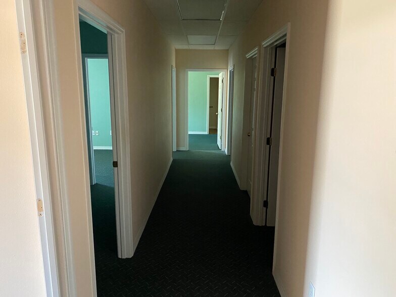 More Photos Of 1535 N Cogswell St, Rockledge Warehouse For Lease