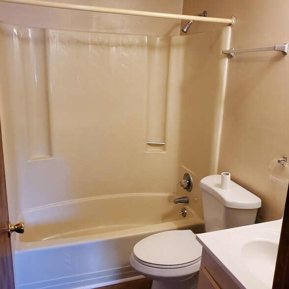 More Photos Of 14694 Wallace Pike, Abingdon Multifamily For Sale