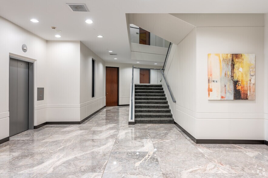 More Photos Of 9001-9003 Airport Fwy, North Richland Hills Office For Lease