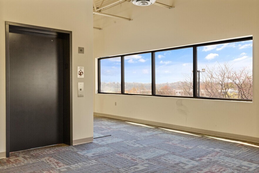 More Photos Of 1820 Midpark Rd, Knoxville Light Distribution For Lease