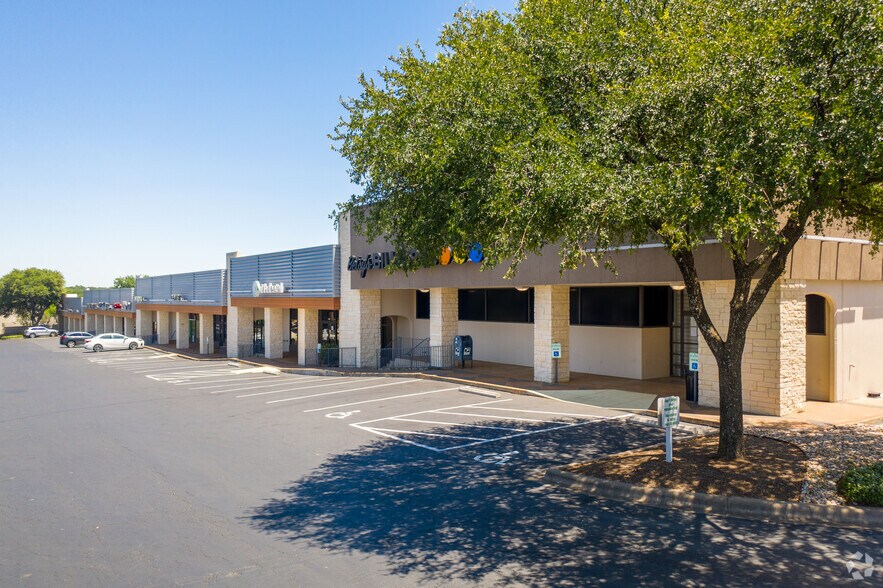 More Photos Of 1901 W William Cannon Dr, Austin Freestanding For Lease