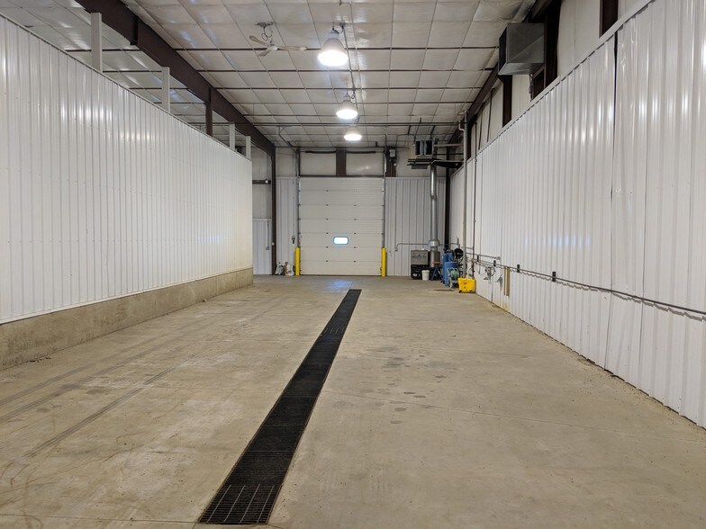 More Photos Of 31435 Veterans Rd, La Crescent Warehouse For Lease