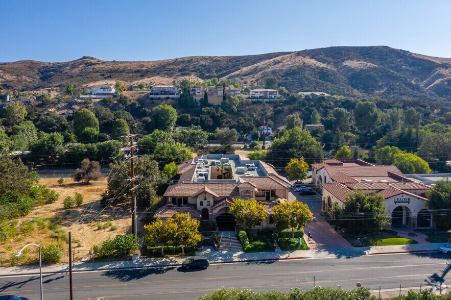 More Photos Of 28348 Roadside Dr, Agoura Hills Office For Lease