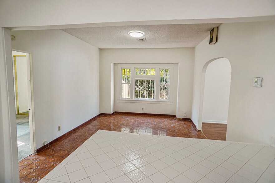 More Photos Of 5552 Barton Ave, Los Angeles Land For Sale