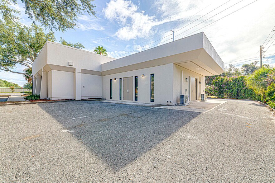 More Photos Of 2803 S Bay St, Eustis Medical For Sale