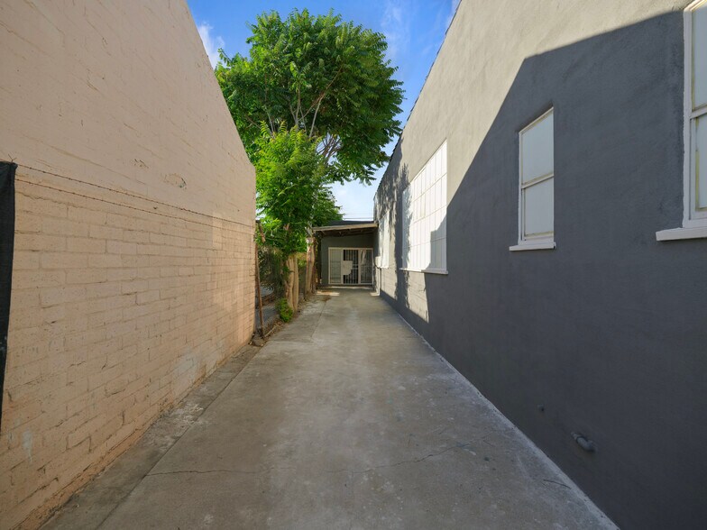 More Photos Of 2215 Randolph St, Huntington Park Manufacturing For Sale