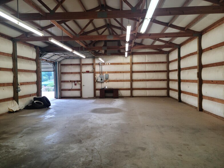 More Photos Of 8812 Wilkinson Blvd, Charlotte Warehouse For Lease