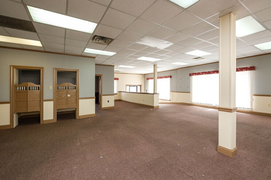 More Photos Of 120 S Main St, Edinburg General Retail For Sale