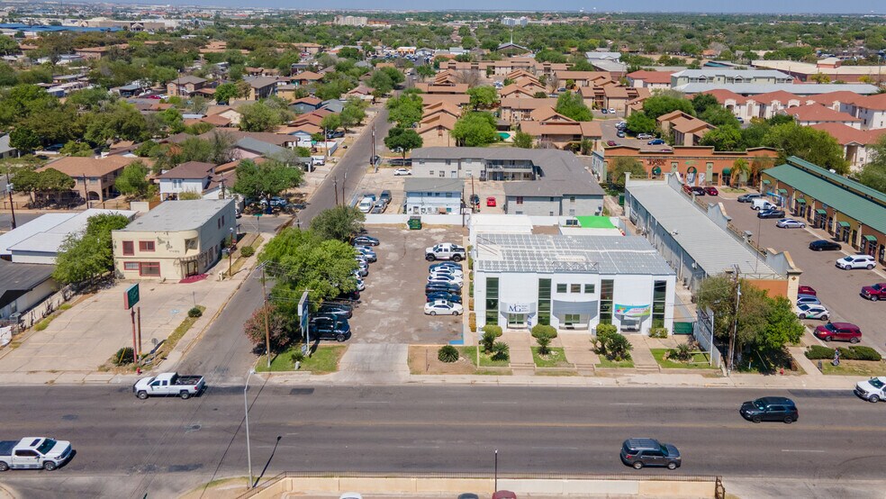More Photos Of 102 E Calton Rd, Laredo Storefront Retail Office For Sale