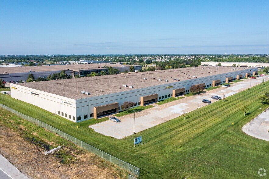 More Photos Of 4401 121st St, Urbandale Warehouse For Lease