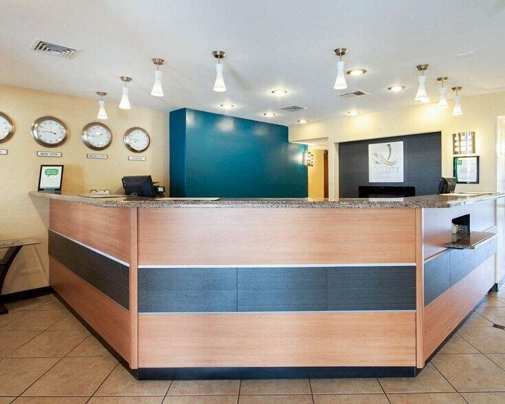 More Photos Of 900 N Yarbrough Dr, El Paso Hotel For Sale