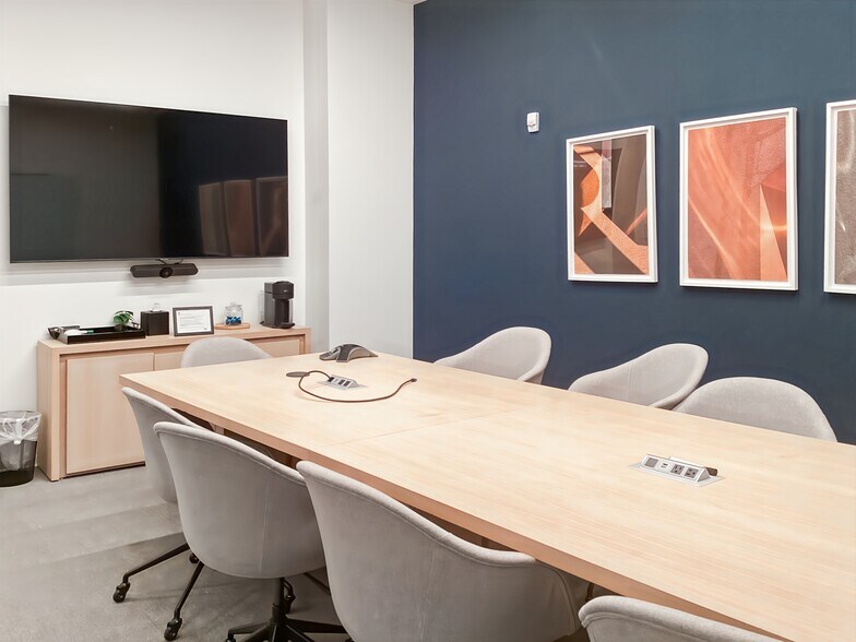 More Photos Of 30- 10 41st Ave, Long Island City Coworking Space