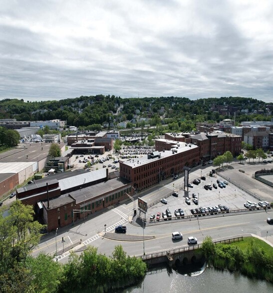 More Photos Of 112 Grove St, Worcester Showroom For Lease