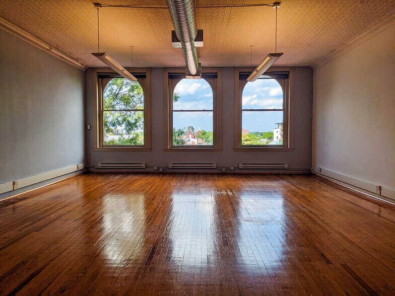 More Photos Of 23 W Broad St, Richmond Office For Sale
