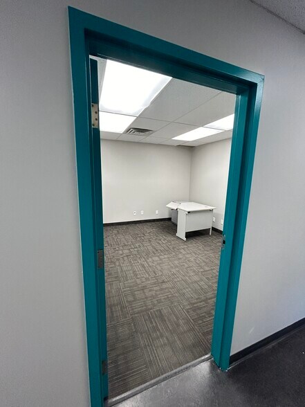 More Photos Of 5977 Hazeldean Rd, Ottawa Warehouse For Lease