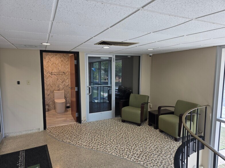 More Photos Of 135 W Dorothy Ln, Kettering Medical For Sale