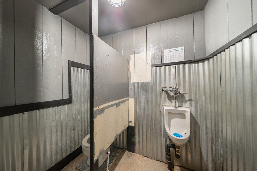 More Photos Of 309 Main, Juliaetta Bar For Sale