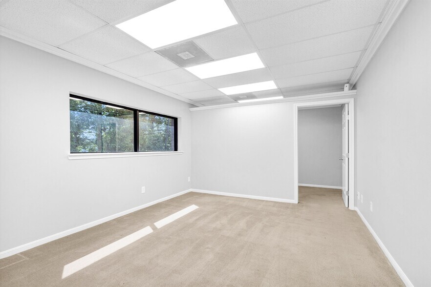 More Photos Of 3421 W Davis St, Conroe Medical For Lease