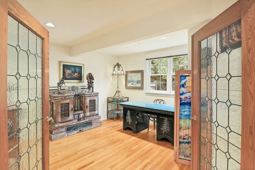 More Photos Of 42837 McKenzie Hwy, Leaburg Freestanding For Sale