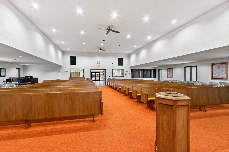 More Photos Of 301 S Chestnut Ave, Oconto Falls Religious Facility For Sale