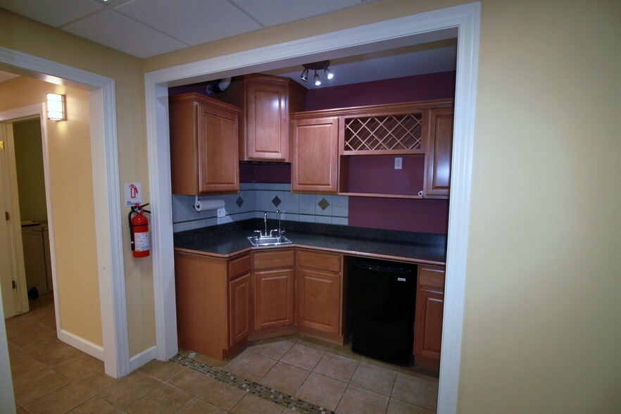 More Photos Of 10151-10171 Bergin Rd, Howell Flex For Lease