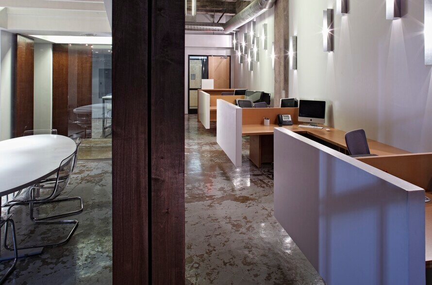 More Photos Of 1307 W Morehead St, Charlotte Office For Sale