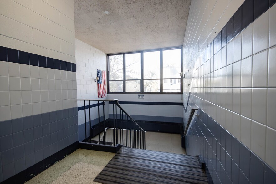 More Photos Of 819 & 831-847 N Leamington Ave, Chicago Schools For Sale