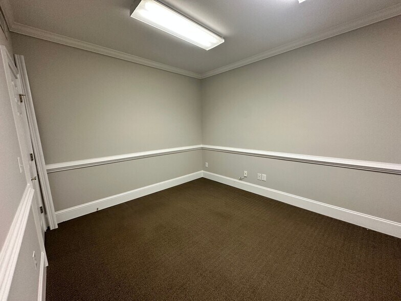 More Photos Of 327 Dahlonega St, Cumming Medical For Sale