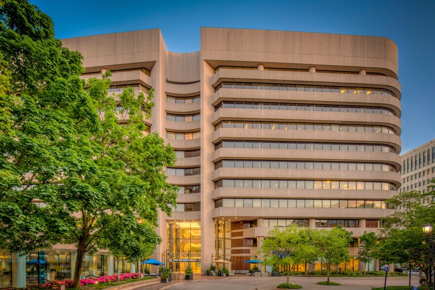 Primary Photo Of 2451 Crystal Dr, Arlington Coworking Space