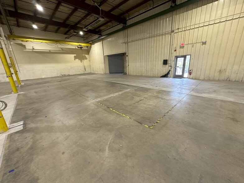 More Photos Of 100 Chapel Harbor Dr, Pittsburgh Manufacturing For Lease