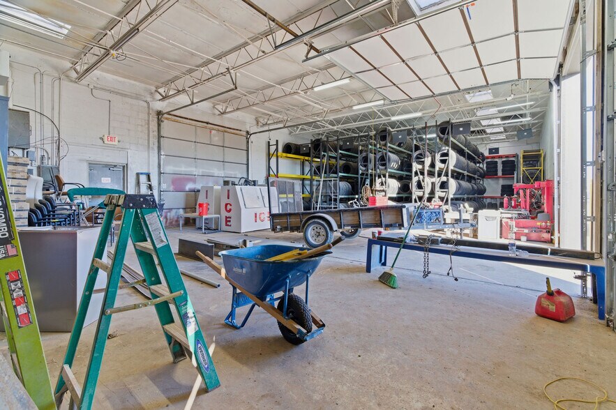 More Photos Of 6737 E Nine Mile Rd, Warren Warehouse For Lease