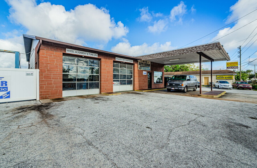 Primary Photo Of 2033 Grand Blvd, Holiday Auto Repair For Sale