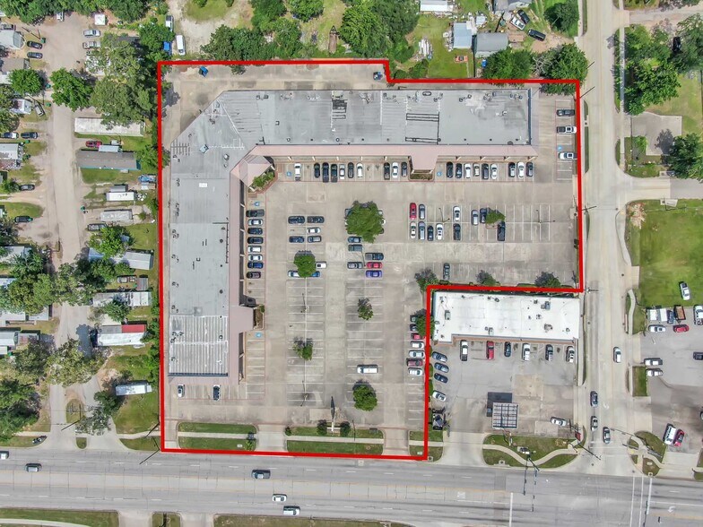 More Photos Of 1712 N Frazier St, Conroe General Retail For Sale