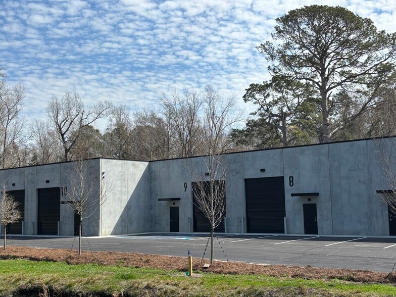 More Photos Of 6548 Ward Ave, Charleston Light Distribution For Lease