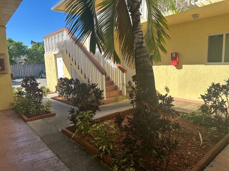 More Photos Of 724 NE 4th St, Hallandale Beach Apartments For Sale
