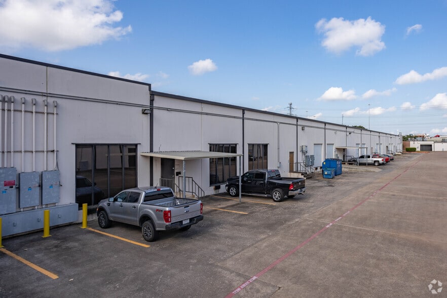 More Photos Of 5010 Wright Rd, Stafford Warehouse For Lease