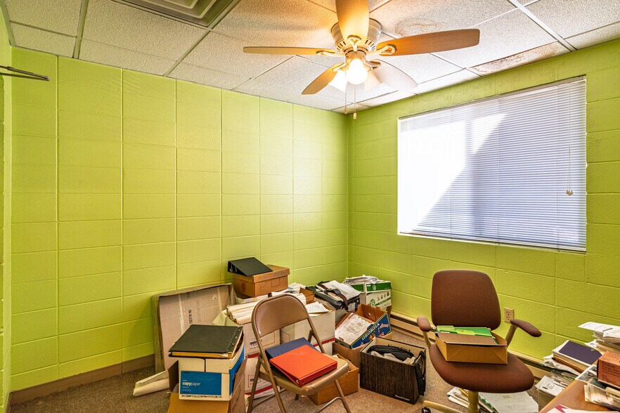 More Photos Of N5105 Leonard N, West Salem Flex For Sale