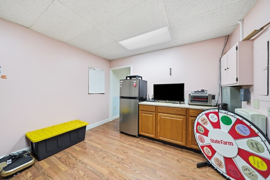 More Photos Of 23 E Frederick St, Walkersville Office For Sale