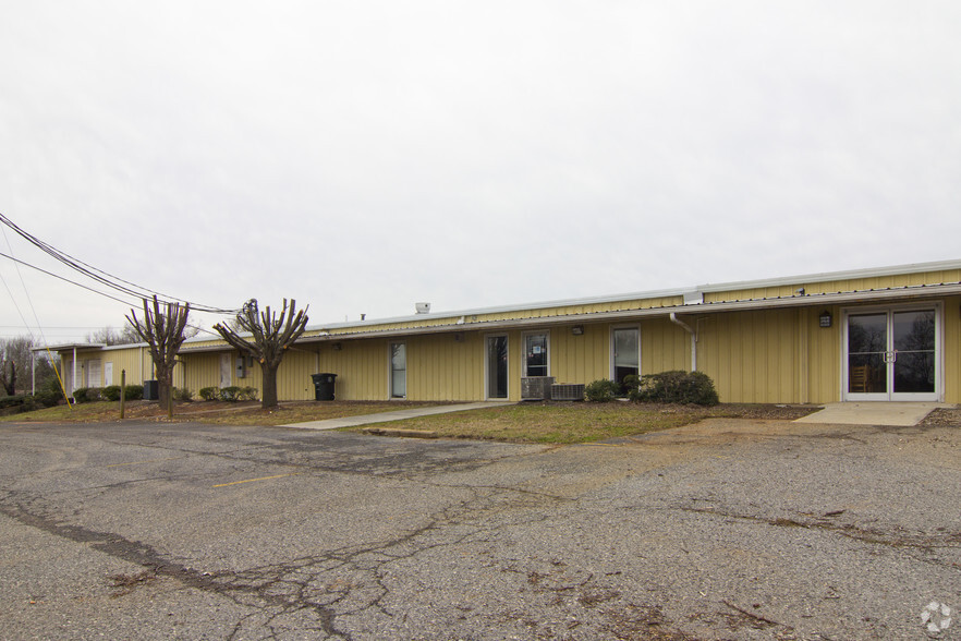 Primary Photo Of 335 College Ave, Boiling Springs Restaurant For Lease