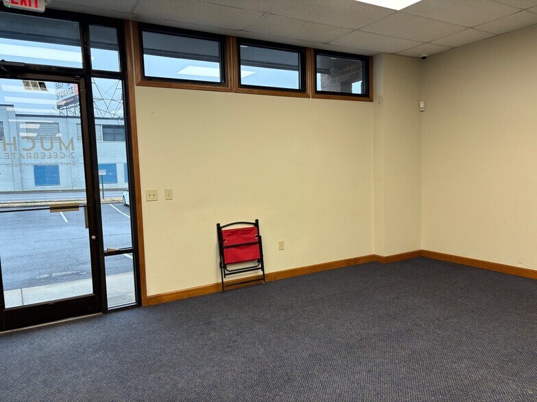 More Photos Of 806 E Franklin Blvd, Gastonia Storefront Retail Office For Lease